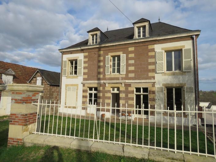 Image No.1-Propriété de 4 chambres à vendre à Yssandon