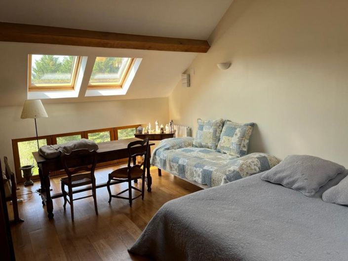 Image No.18-12 Bed Property for sale