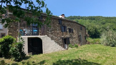1 - Sérénac, Property