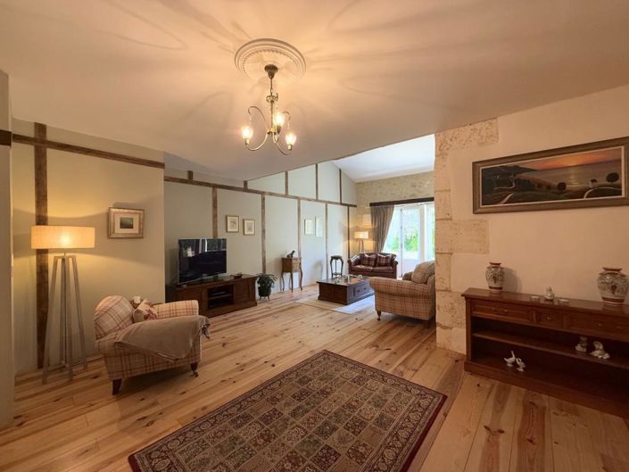 Image No.10-4 Bed House for sale