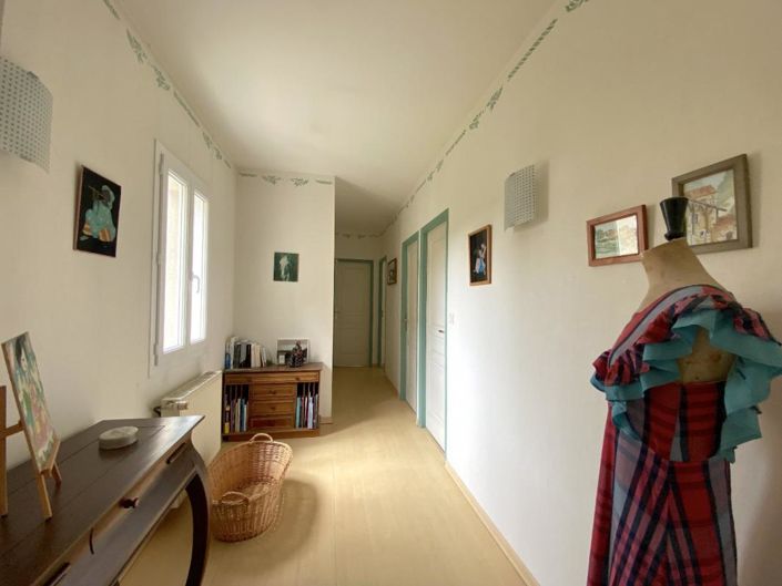 Image No.12-7 Bed Property for sale