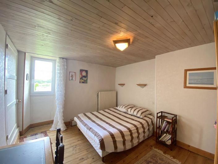 Image No.15-7 Bed Property for sale