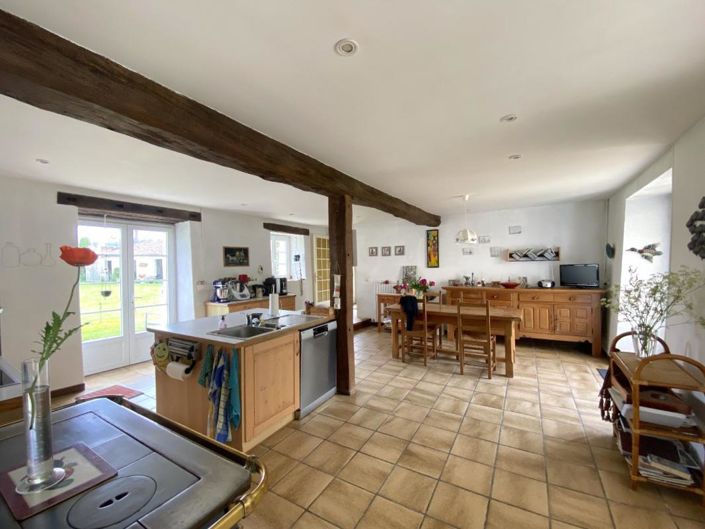 Image No.6-7 Bed Property for sale