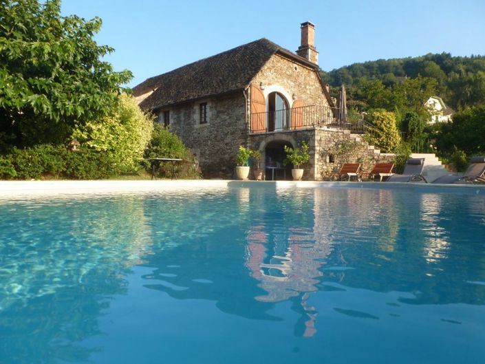 Image No.1-6 Bed Property for sale