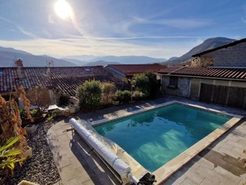 1 - Leychert, Property
