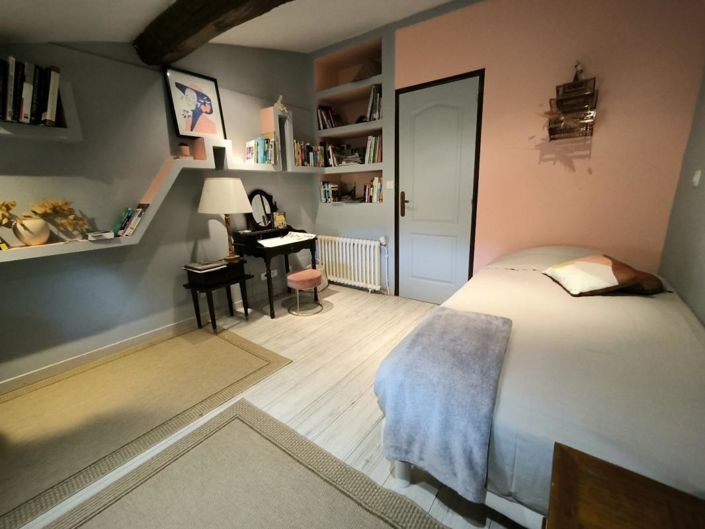 Image No.14-8 Bed Property for sale