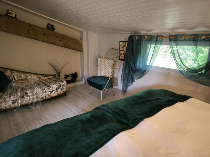 Image No.19-8 Bed Property for sale