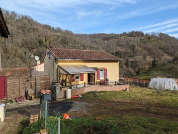 1 - Saint-Girons, Property