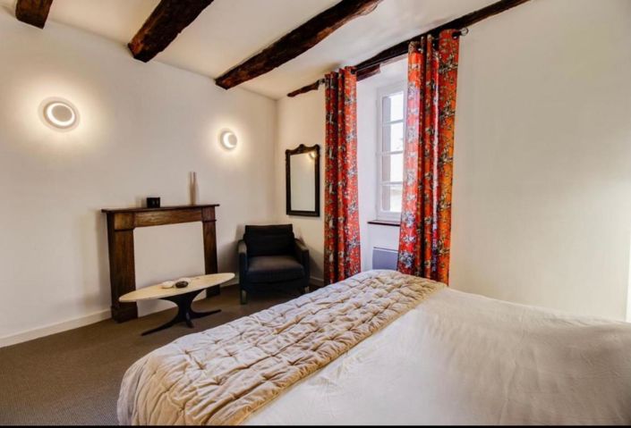 Image No.10-3 Bed Property for sale