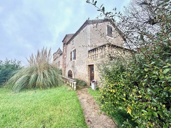 Image No.1-Châteaux de 6 chambres à vendre à Lamagdelaine