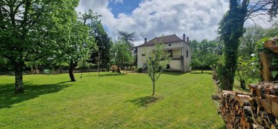 1 - Luzech, Property