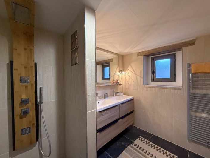 Image No.10-3 Bed Property for sale