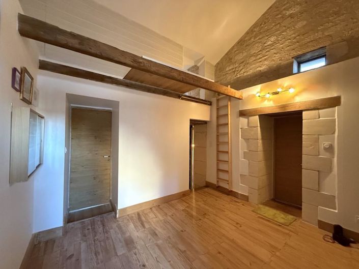 Image No.11-3 Bed Property for sale