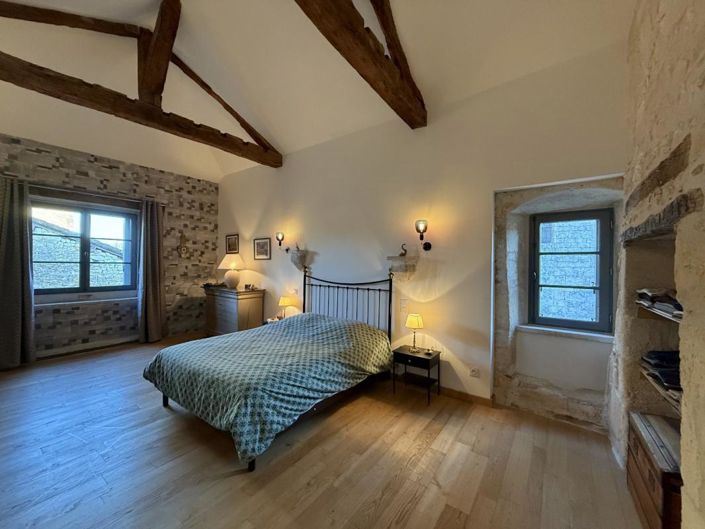 Image No.9-3 Bed Property for sale