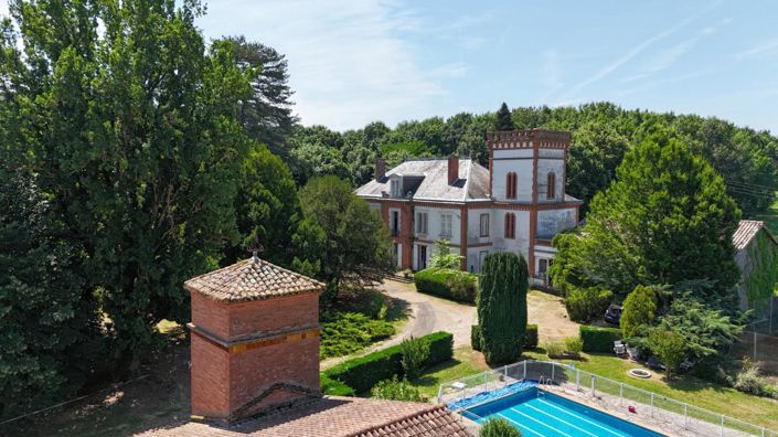 Image No.1-8 Bed Chateaux for sale