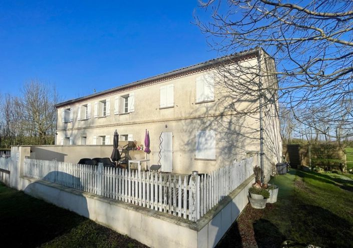 Image No.1-6 Bed Property for sale