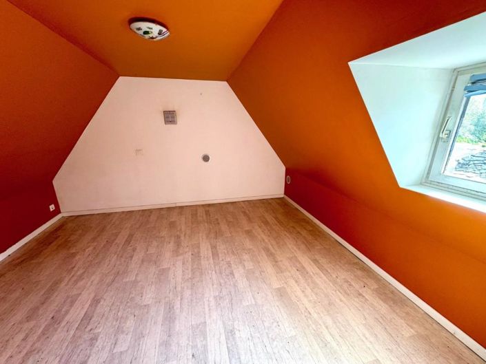 Image No.8-3 Bed Property for sale