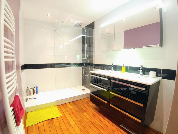 Image No.11-7 Bed Chateaux for sale