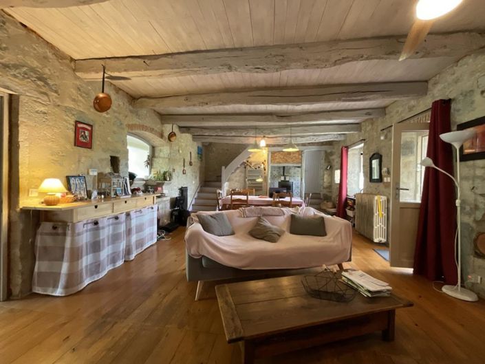 Image No.17-12 Bed House for sale