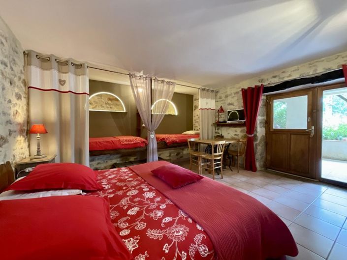 Image No.8-12 Bed House for sale