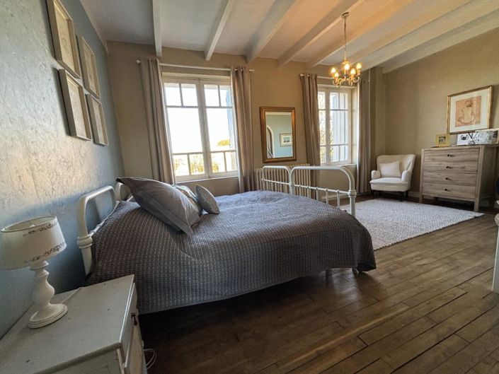 Image No.11-8 Bed Property for sale