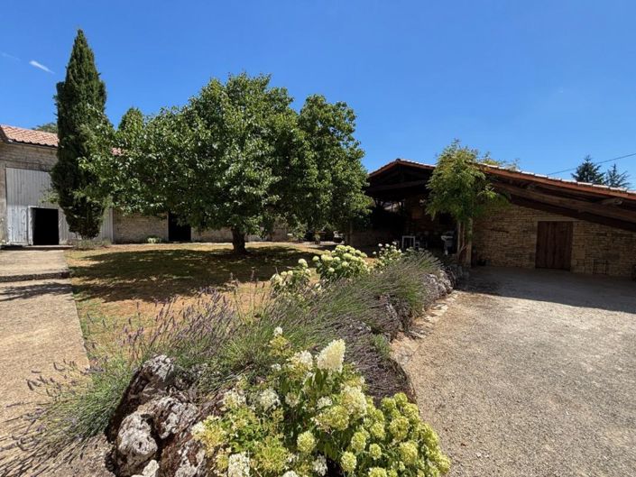 Image No.16-8 Bed Property for sale