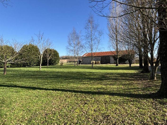 Image No.18-8 Bed Property for sale