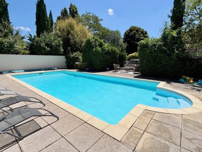 Image No.2-8 Bed Property for sale