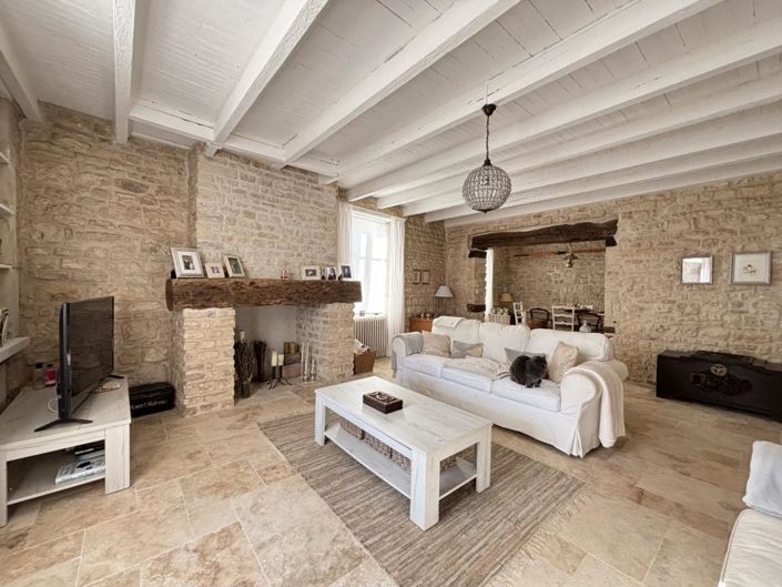 Image No.3-8 Bed Property for sale