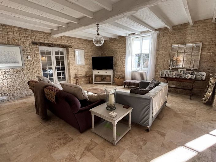 Image No.4-8 Bed Property for sale