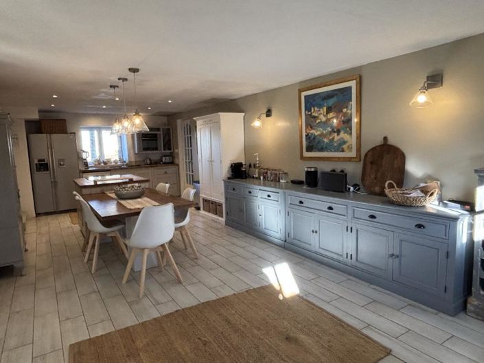 Image No.5-8 Bed Property for sale