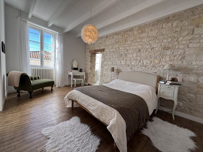 Image No.8-8 Bed Property for sale