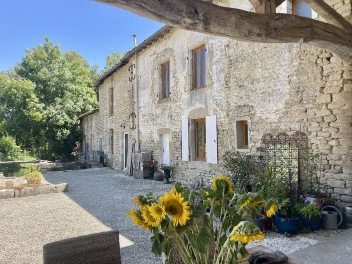 Image No.1-5 Bed Property for sale