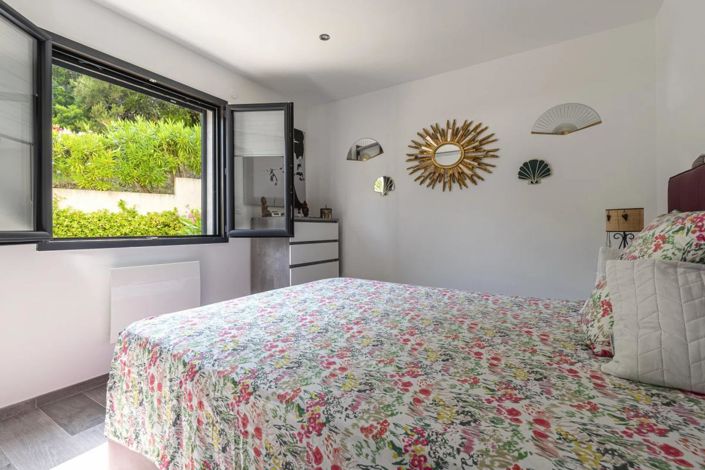 Image No.11-2 Bed Townhouse for sale