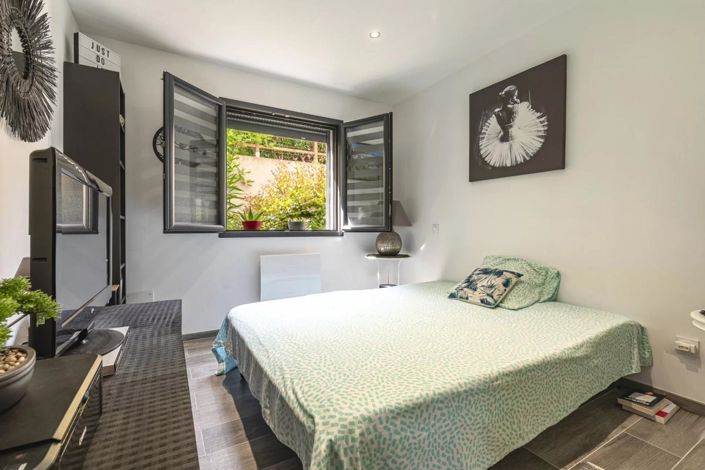 Image No.13-2 Bed Townhouse for sale