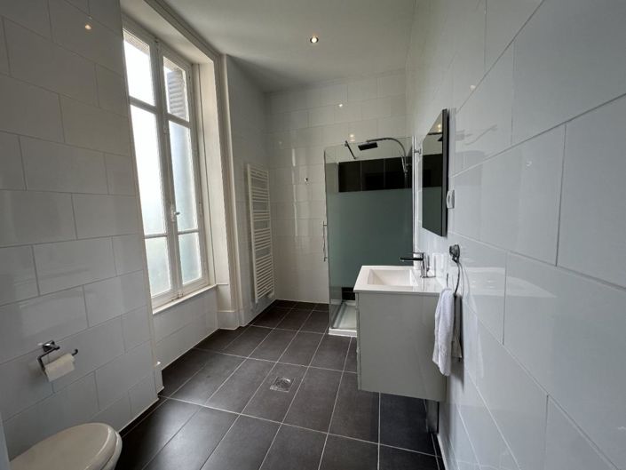 Image No.15-8 Bed Chateaux for sale