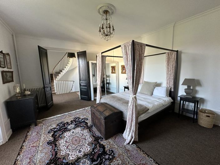 Image No.9-8 Bed Chateaux for sale