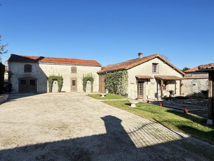 Image No.2-Propriété de 3 chambres à vendre à Aigre