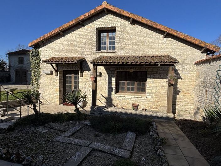 Image No.9-Propriété de 3 chambres à vendre à Aigre