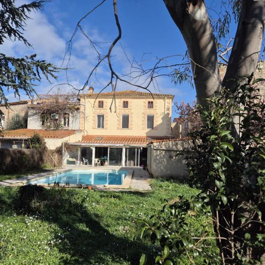Image No.1-5 Bed Property for sale