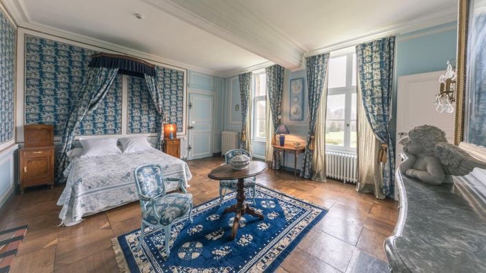 Image No.9-23 Bed Chateaux for sale