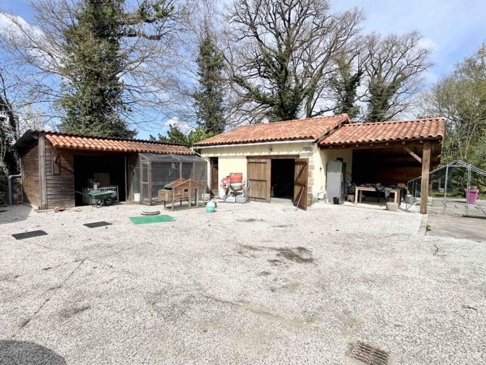 Image No.17-3 Bed Property for sale