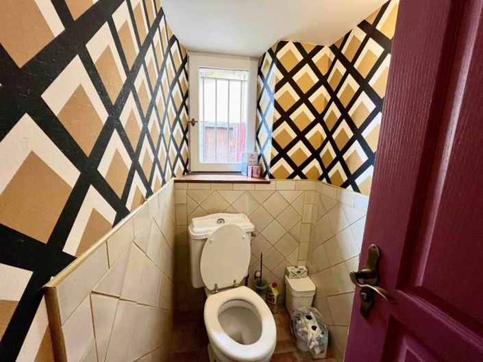 Image No.18-3 Bed Property for sale