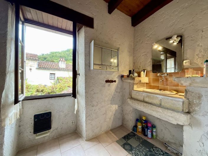 Image No.7-2 Bed House for sale