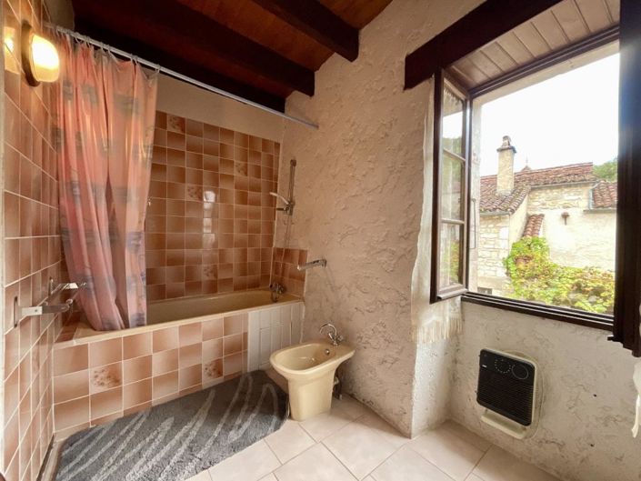 Image No.8-2 Bed House for sale