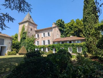 1 - Saint-Girons, Property
