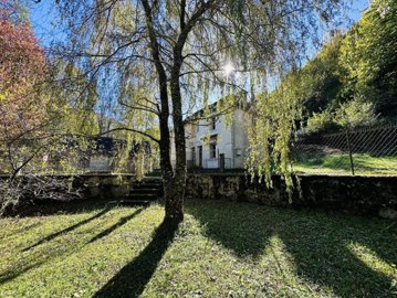 1 - Saint-Lary, Property