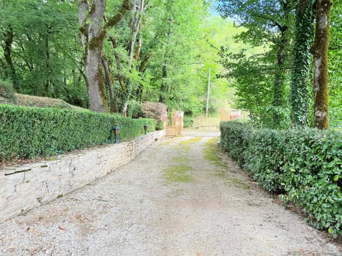 Image No.10-9 Bed House for sale