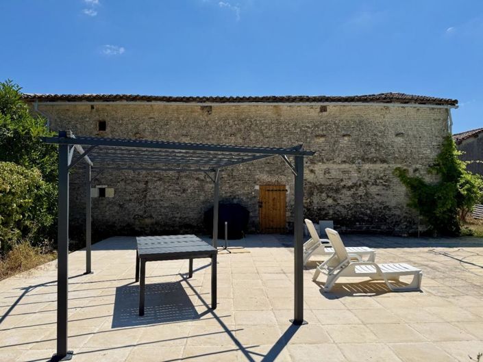 Image No.17-3 Bed Property for sale