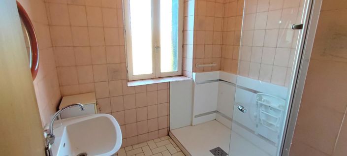 Image No.8-3 Bed House for sale